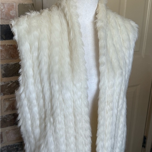 Guess Cream White Faux Fur Wool Blend Sweater Vest Sz L - Picture 14 of 14